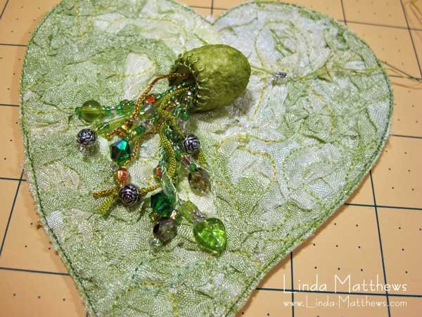 Tutorial: Creating texture on fabric using crinkled ribbon