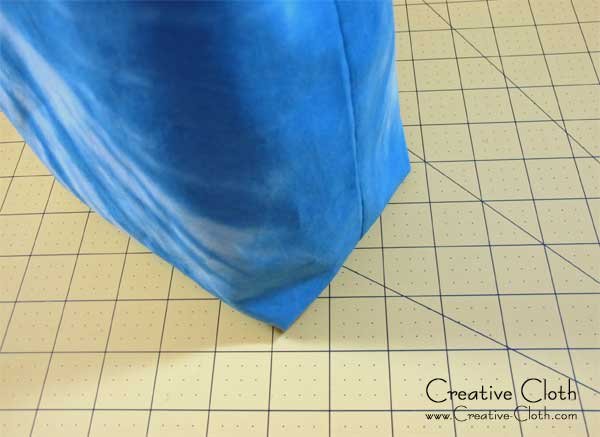 Free Sewing Tutorial: How to Sew Box Corners on a Bag ... then make them Creative!