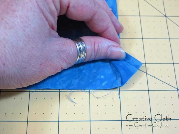 Free Sewing Tutorial: How to Make a Rigid Bottom Insert for your Bag