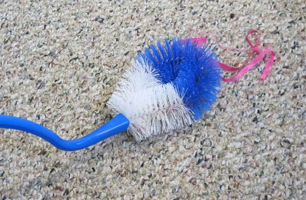 An easy way to pick up stray threads