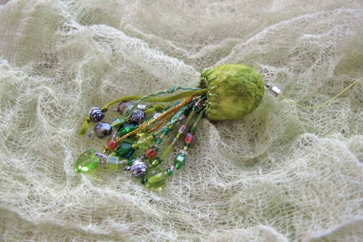 How to Make Mini-Tassels using Silk Cocoons