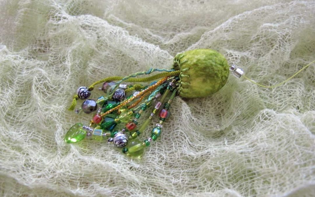 How to Make Mini-Tassels using Silk Cocoons