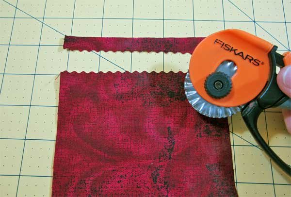 An alternative to pinking shears – pinking rotary blades - Linda